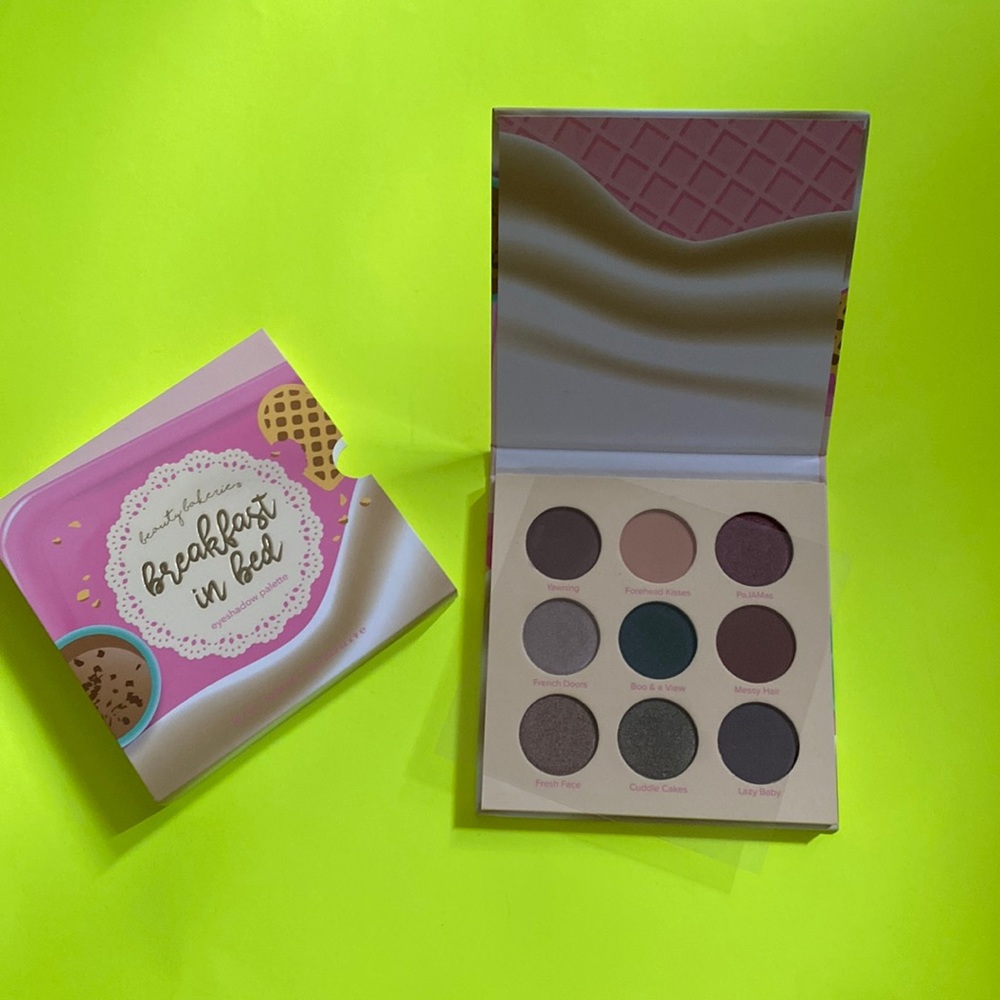 Breakfast in bed, eyeshadow palette never used